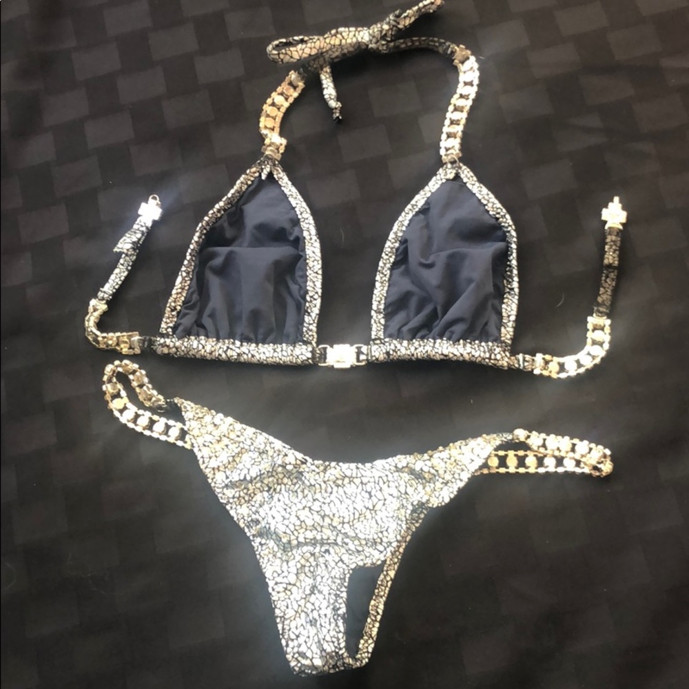 Competition Bikini - Picture 4 of 6